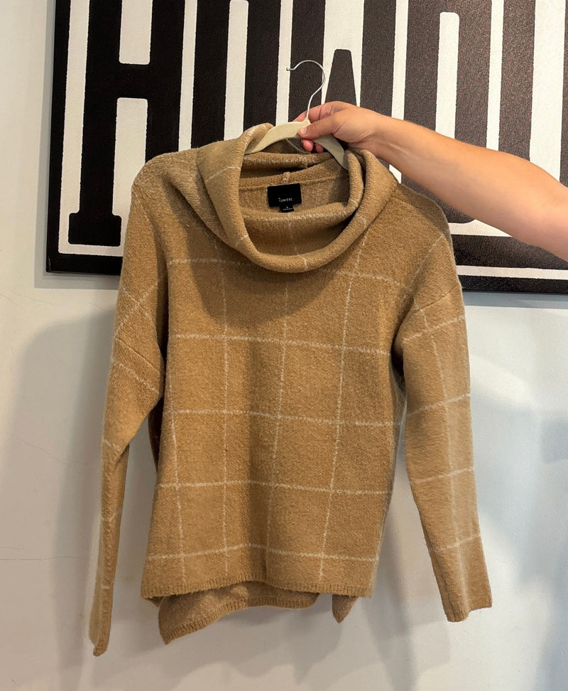 Grid Pattern Turtle Neck- SMALL